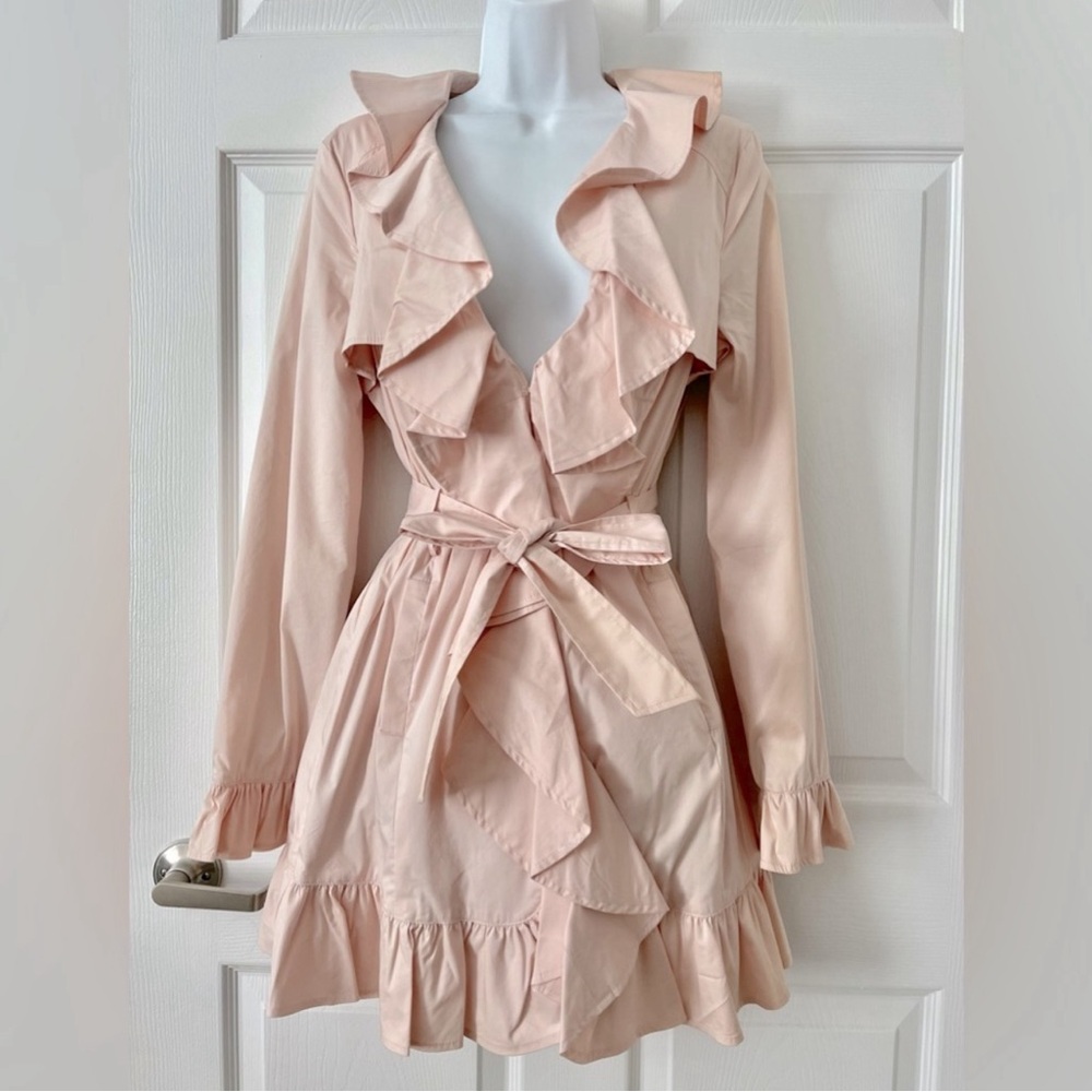 🔥Bebe Ruffle Trench Jacket/Coat in Nude Pink. Size Small 🔥